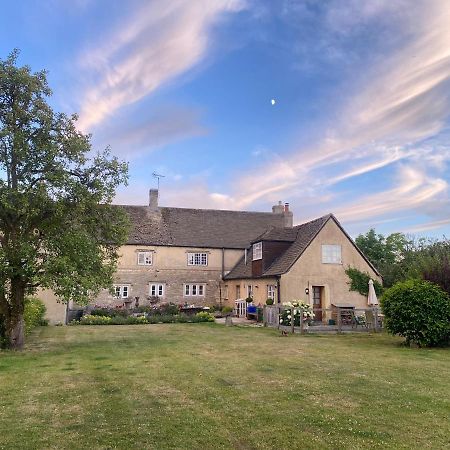 Pretty Garden Annexe Overlooking Open Fields Great Somerford Exterior photo