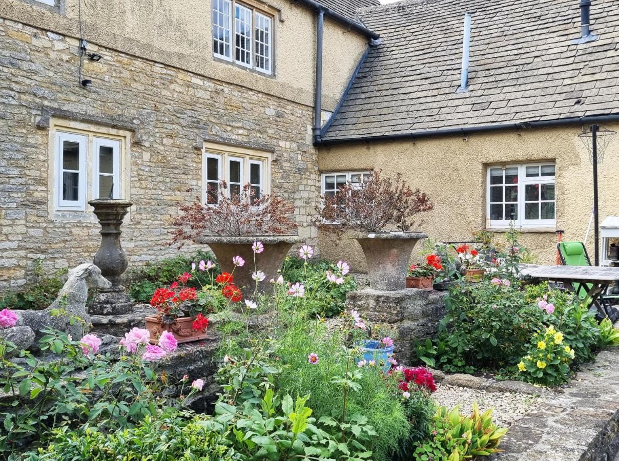 Pretty Garden Annexe Overlooking Open Fields Great Somerford Exterior photo