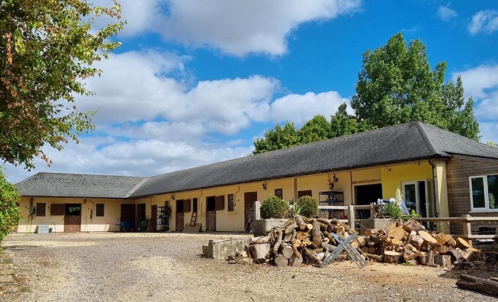 Pretty Garden Annexe Overlooking Open Fields Great Somerford Exterior photo